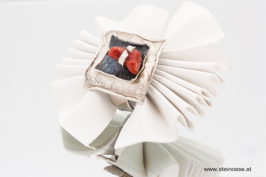 Exquisiter Ring Silber & Koralle